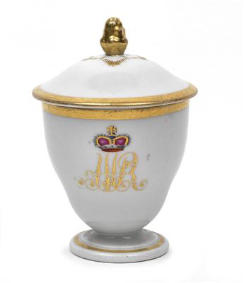 Kleine Deckeltasse mit Monogramm, - Antiques