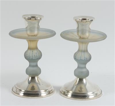 2 Glas Kerzenleuchter mit Silbermontierung, - Antiquariato