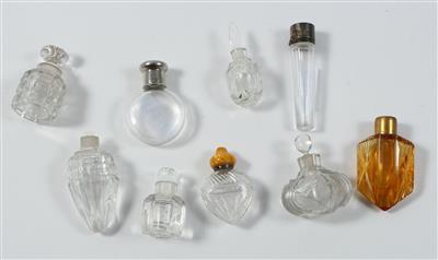Konvolut kleiner Glasflakons teilweise mit Metallmontierungen, - Starožitnosti