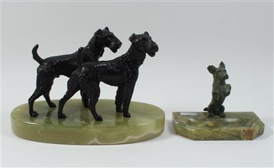 Zwei Terrier auf Onyxsockel, - Antiquitäten