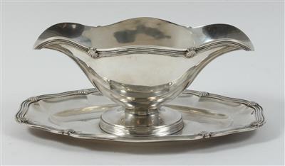 Französische Silber Sauciere mit verschraubtem Untersatz, - Antiques