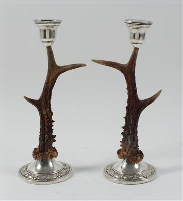 Paar Silber Kerzenleuchter mit Geweihmontierung, - Antiquitäten