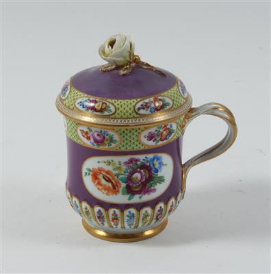 Deckeltasse, eigezogene Wandung mit goldenem Innenrand, - Antiques