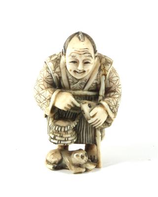 Netsuke eines Mannes mit Fisch und Kätzchen - Antiquariato