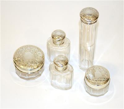 Wiener Glas Toilettegarnitur mit Silberdeckeln, - Antiques