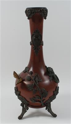 Vase auf vier Füßen, - Summer-auction