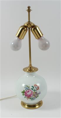 Tischlampe mit Metallmontierung für 2 Glühbirnen und originalem Lampenschirm, - Letní aukce