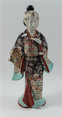 Dame mit Fächer in Kimono, - Sommerauktion - Antiquitäten