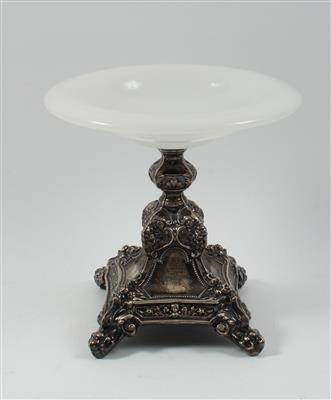 Wiener Silber Tafelaufsatz mit weißer Alabasterglasschale, - Summer-auction