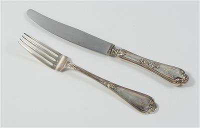 6 Wiener Silber Fleischgabeln und 6 Wiener Fleischmesser von V. C. Dub, - Sommerauktion - Antiquitäten