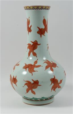 Vase mit Fischen, - Sommerauktion - Antiquitäten