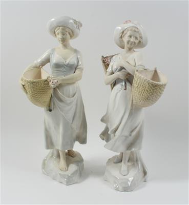 2 junge Frauen mit Körben, - Summer-auction