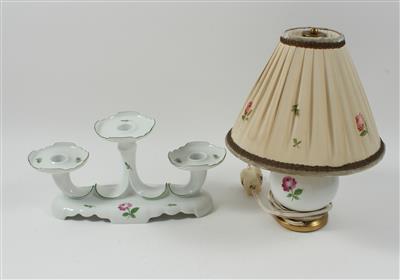Dreiarmiger Kerzenleuchter, 1 kleine Tischlampe, - Sommerauktion - Antiquitäten