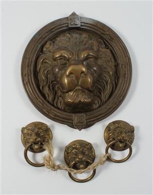 Löwe-Türklopfer, 3 kleine Löwen-Türklopfer, - Sommerauktion - Antiquitäten