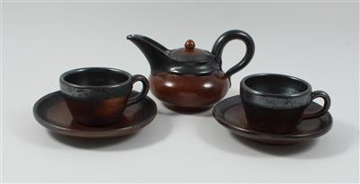 Vally Wieselthier(1895-1945), Teekännchen und zwei Tassen mit Untertassen, - Antiquariato