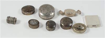 Konvolut an 9 kleinen Silber Deckeldosen, - Antiques