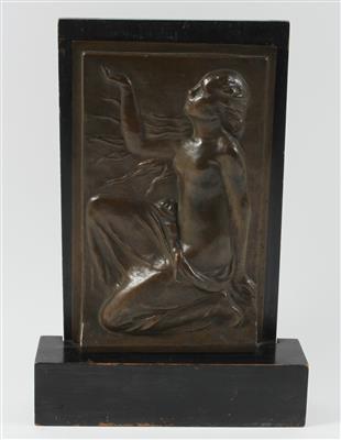 Mach, Relief, - Figurale Darstellungen