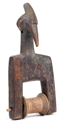 Senufo, Elfenbeinküste, Ghana, Burkina Faso, Mali: Ein Webrollen-Halter mit dem Kopf eines 'Calao-Vogels'. - Tribal Art