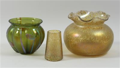 Drei diverse Vasen, - Antiques