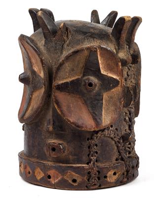 Bembe, DR Kongo: Eine janusköpfige Helm-Maske der Ost-Bembe. - Antiques