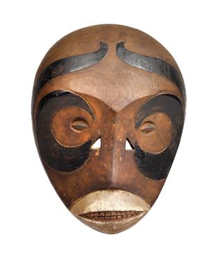 Borneo (Kalimantan), Dayak: Eine Affen-Maske mit typischem Dayak-Dekor. - Antiquariato