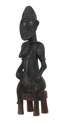 Senufo, Elfenbeinküste, Mali, Burkina Faso: Eine sitzende Frauen-Figur, 'Tugubele' genannt. - Antiques