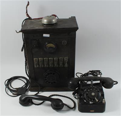 Zwei Telefone - Uhren und historische wissenschaftliche Instrumente und Modelle