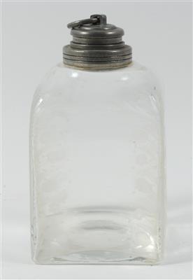Viereckige farblose Glasflasche, - Antiques