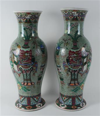 1 Paar Famille rose Vasen, China, unterglasurblaue Sechszeichen Marke Kangxi, 20. Jh., - Arte e antiquariato