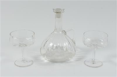 Karaffe mit Stöpsel und zwei Champagnerschalen, - Antiques and art