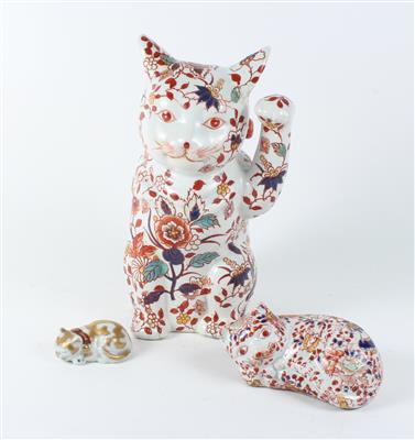 3 Katzen mit Imari Dekor, - Antiques