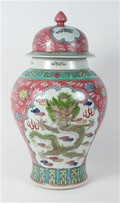 Famille rose Deckelvase, - Antiquariato