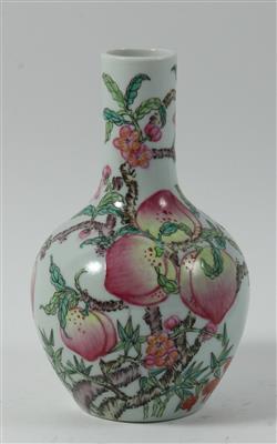 Vase mit neun Pfirsichen, - Antiques
