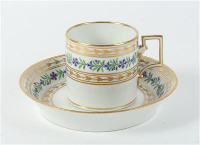 Design-Tasse mit Untertasse, - Antiques