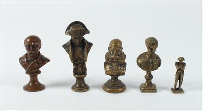 4 Petschaften, 1 kleine Statuette, - Antiques