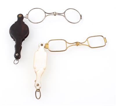 2 Klappbrillen, - Antiques