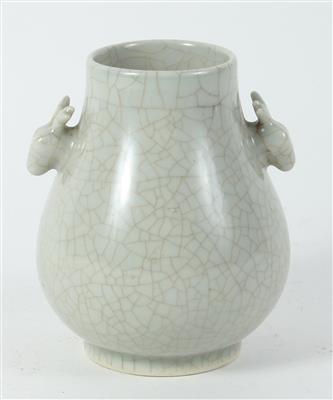 Kleine Seladon glasierte Vase, - Antiques