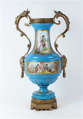 Vase mit "bronze doré"-Montierungen und Sockel, - Antiquariato