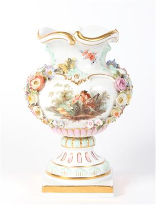 Vase mit Watteau-Paar, - Antiques