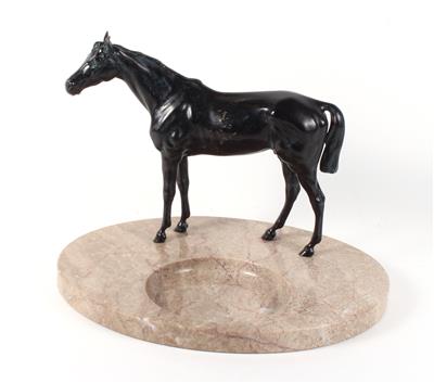 Pferd auf Steinschale, - Skulpturen und Volkskunst