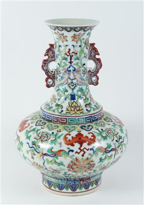 Doucai Vase, China, unterglasurblaue Qianlong Marke, 20. Jh. - Antiques