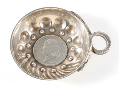 Französische Silber Weinprobierschale mit Münze, - Ausgewählte Silberobjekte