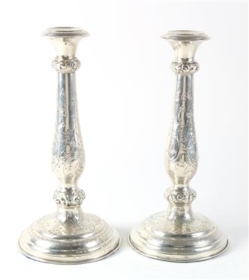 Paar Wiener Silber Kerzenleuchter, - Ausgewählte Silberobjekte