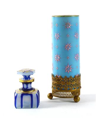 Vase mit Metallmontierung und kleiner Flakon mit Stöpsel, - Antiques