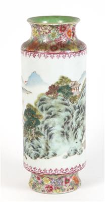 Famille rose Vase, China, Vierzeichen Marke Qianlong, Republik Periode, - Asiatica and Islamic Art