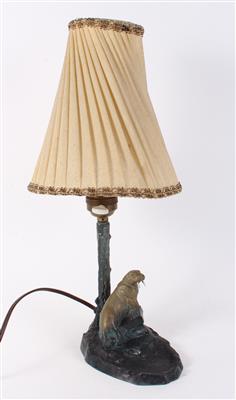Kleine Tischlampe mit Walross, - Antiquitäten