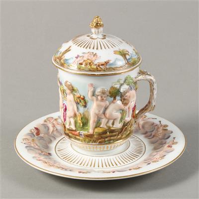 Tasse mit Deckel und Untertasse, - Antiques