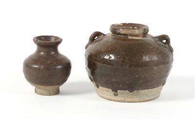 2 kleine Vasen, - Asiatika und islamische Kunst