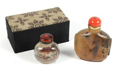 2 Snuff Bottles , - Asiatika und islamische Kunst