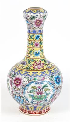 Famille rose Vase, China, unterglasurblaue Qianlong Marke, 20. Jh. - Asiatica and Islamic Art
